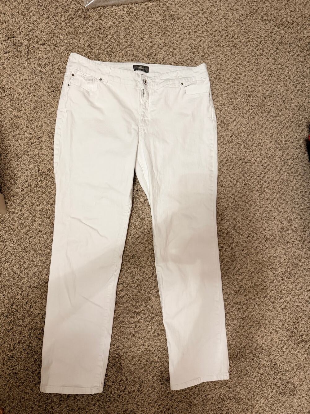 So slimming by Chico’s white denim jeans, EUC xl 3232